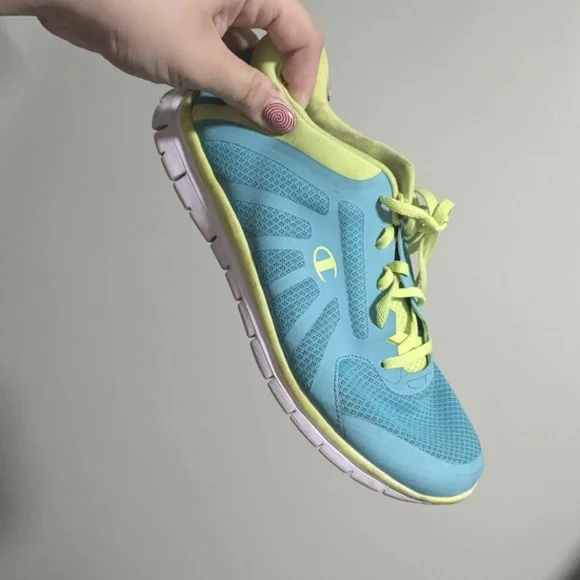 Running Shoes - Picture 1 of 3